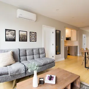 Trendy Little Italy 3 Bedroom By Den , Montreal Canada