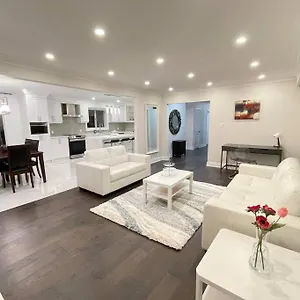 Apartment 3-bedroom Modern Luxury In The Heart Of, Toronto